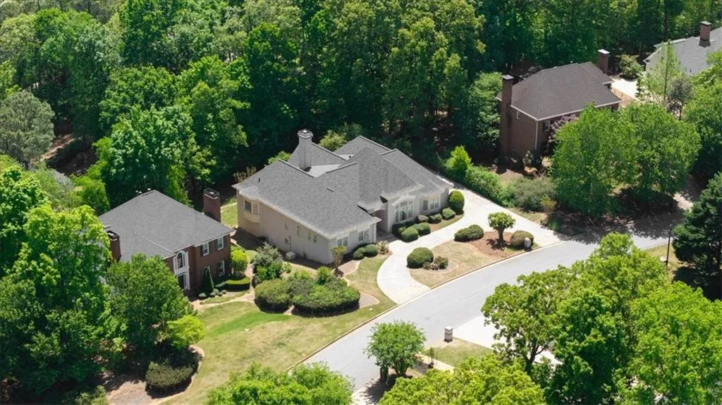 7805 N Spalding Lake Drive, Sandy Springs, Georgia 30350, 4 Bedrooms Bedrooms, ,3 BathroomsBathrooms,Residential,For Sale,7805 N Spalding Lake Drive,7750200