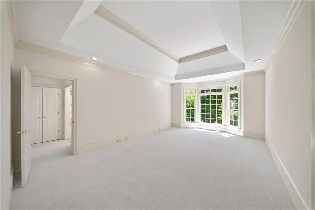 7805 N Spalding Lake Drive, Sandy Springs, Georgia 30350, 4 Bedrooms Bedrooms, ,3 BathroomsBathrooms,Residential,For Sale,7805 N Spalding Lake Drive,7750200