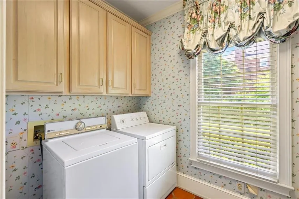 7805 N Spalding Lake Drive, Sandy Springs, Georgia 30350, 4 Bedrooms Bedrooms, ,3 BathroomsBathrooms,Residential,For Sale,7805 N Spalding Lake Drive,7750200