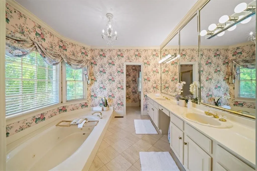 7805 N Spalding Lake Drive, Sandy Springs, Georgia 30350, 4 Bedrooms Bedrooms, ,3 BathroomsBathrooms,Residential,For Sale,7805 N Spalding Lake Drive,7750200
