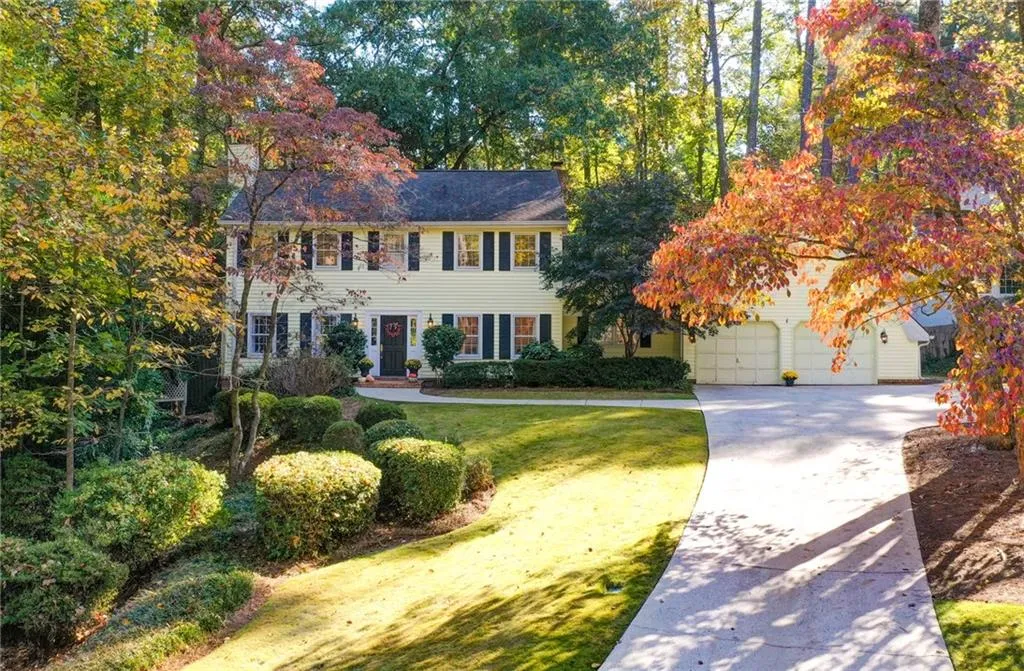 805 Edgewater Trail, Sandy Springs, Georgia 30328, 5 Bedrooms Bedrooms, ,3 BathroomsBathrooms,Residential,Sold,805 Edgewater Trail,7137208