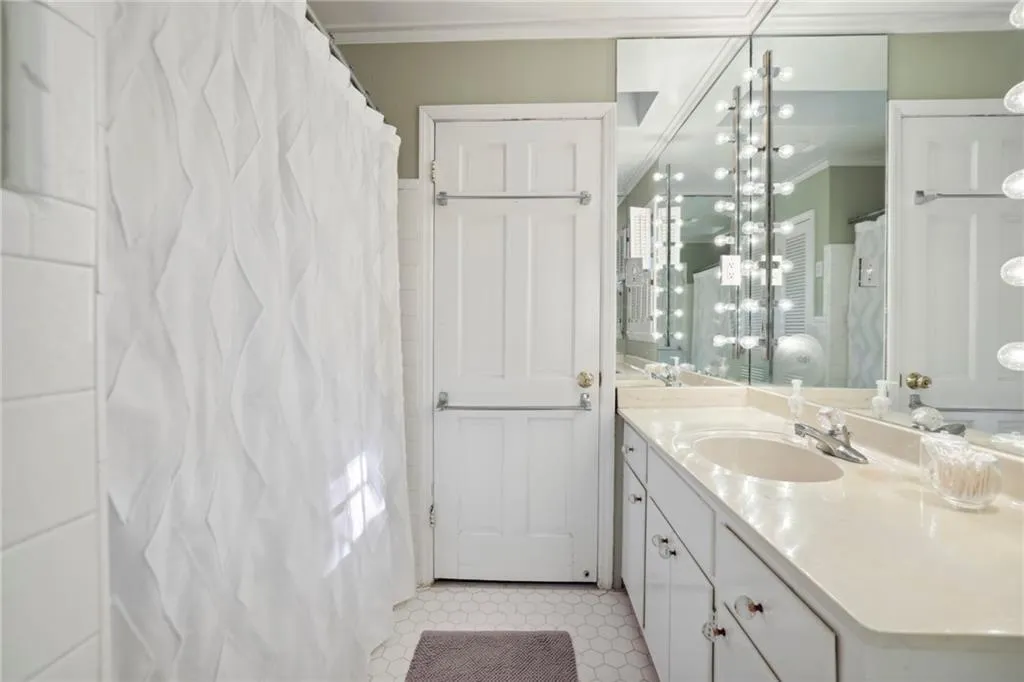 805 Edgewater Trail, Sandy Springs, Georgia 30328, 5 Bedrooms Bedrooms, ,3 BathroomsBathrooms,Residential,Sold,805 Edgewater Trail,7137208