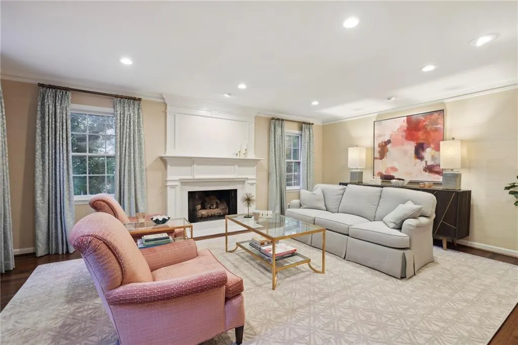 805 Edgewater Trail, Sandy Springs, Georgia 30328, 5 Bedrooms Bedrooms, ,3 BathroomsBathrooms,Residential,Sold,805 Edgewater Trail,7137208