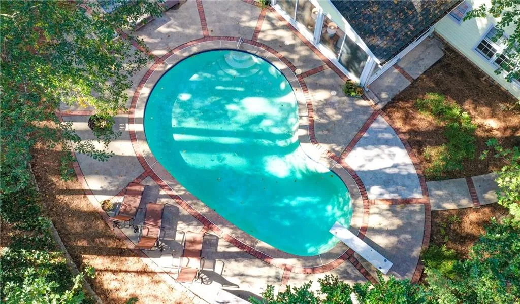 805 Edgewater Trail, Sandy Springs, Georgia 30328, 5 Bedrooms Bedrooms, ,3 BathroomsBathrooms,Residential,Sold,805 Edgewater Trail,7137208