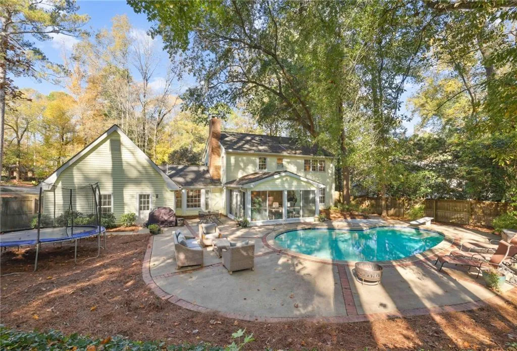 805 Edgewater Trail, Sandy Springs, Georgia 30328, 5 Bedrooms Bedrooms, ,3 BathroomsBathrooms,Residential,Sold,805 Edgewater Trail,7137208