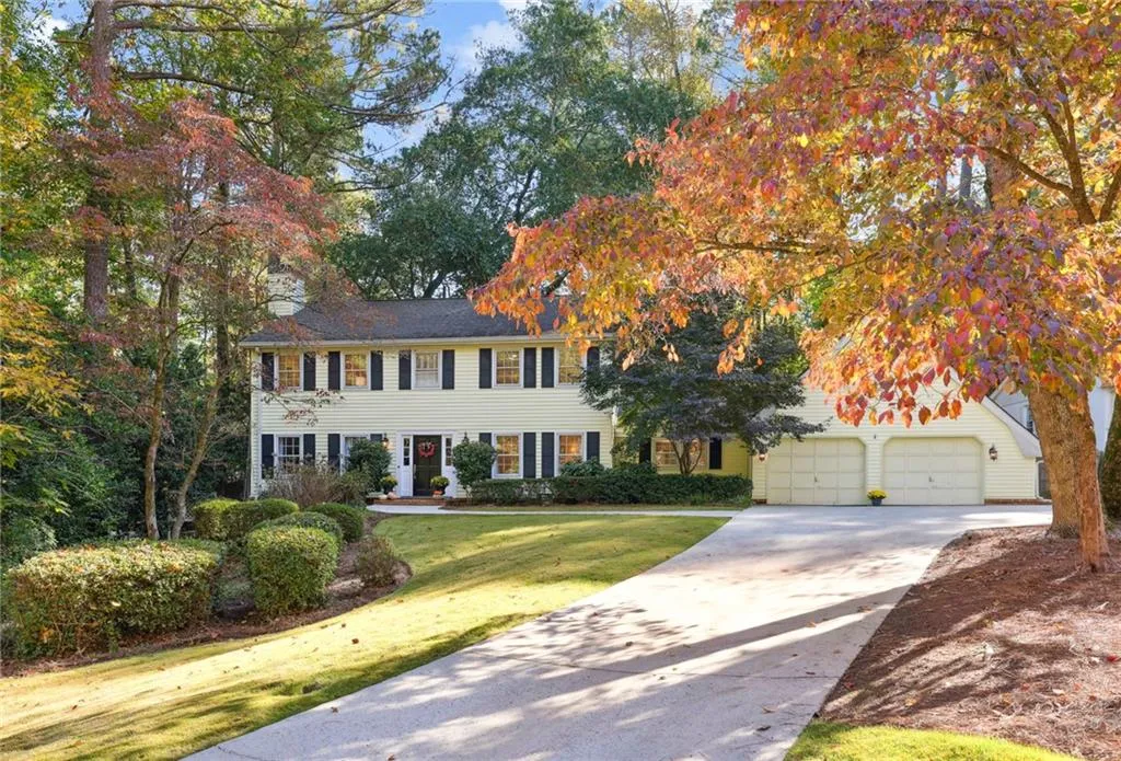 805 Edgewater Trail, Sandy Springs, Georgia 30328, 5 Bedrooms Bedrooms, ,3 BathroomsBathrooms,Residential,Sold,805 Edgewater Trail,7137208