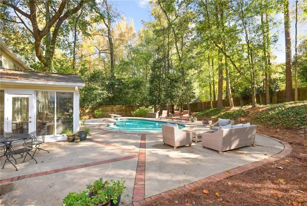 805 Edgewater Trail, Sandy Springs, Georgia 30328, 5 Bedrooms Bedrooms, ,3 BathroomsBathrooms,Residential,Sold,805 Edgewater Trail,7137208