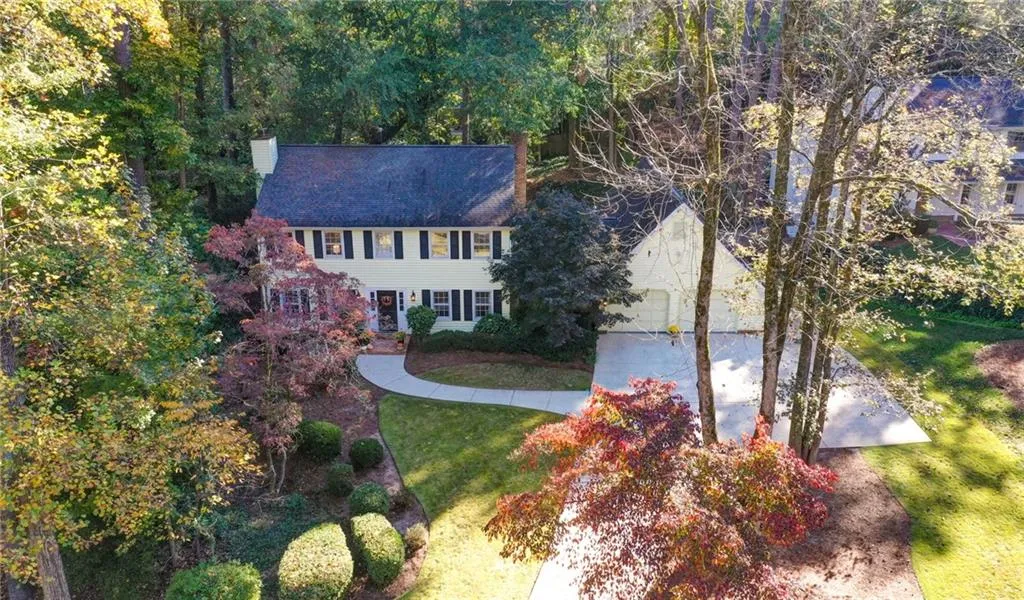 805 Edgewater Trail, Sandy Springs, Georgia 30328, 5 Bedrooms Bedrooms, ,3 BathroomsBathrooms,Residential,Sold,805 Edgewater Trail,7137208