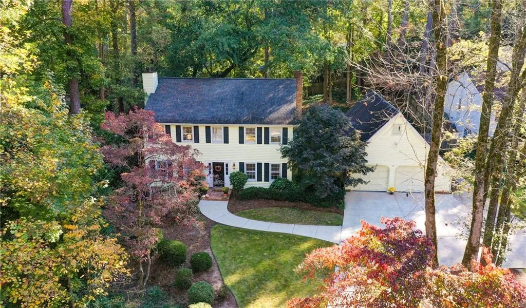 805 Edgewater Trail, Sandy Springs, Georgia 30328, 5 Bedrooms Bedrooms, ,3 BathroomsBathrooms,Residential,Sold,805 Edgewater Trail,7137208