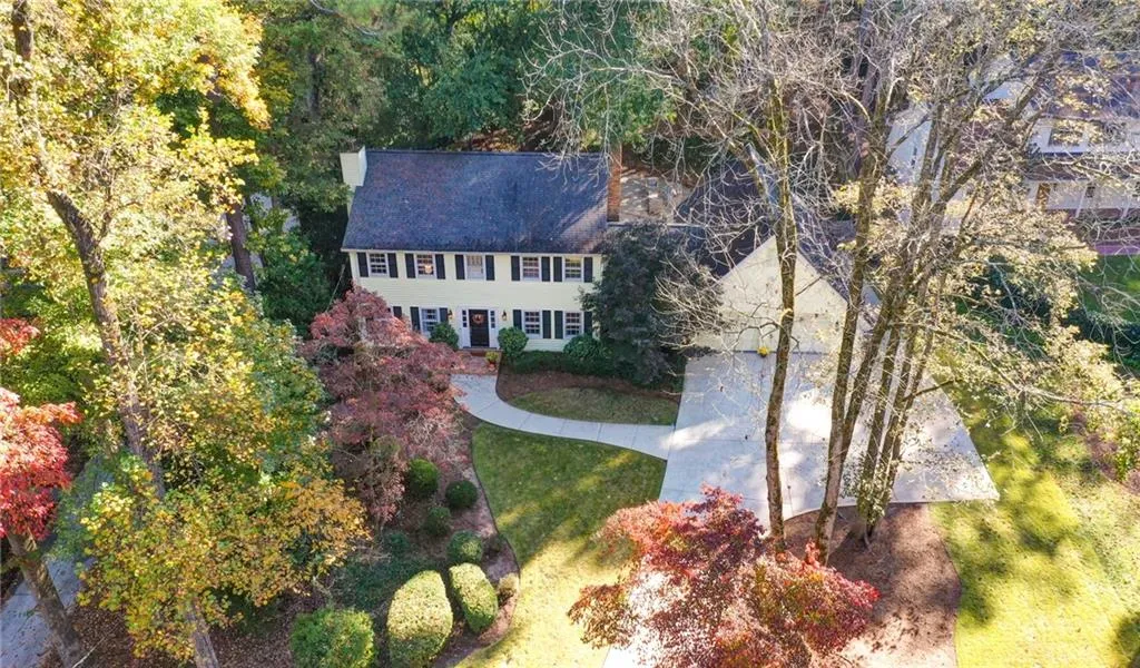 805 Edgewater Trail, Sandy Springs, Georgia 30328, 5 Bedrooms Bedrooms, ,3 BathroomsBathrooms,Residential,Sold,805 Edgewater Trail,7137208