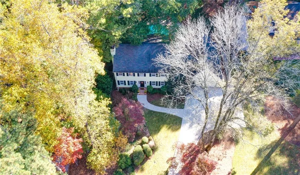 805 Edgewater Trail, Sandy Springs, Georgia 30328, 5 Bedrooms Bedrooms, ,3 BathroomsBathrooms,Residential,Sold,805 Edgewater Trail,7137208