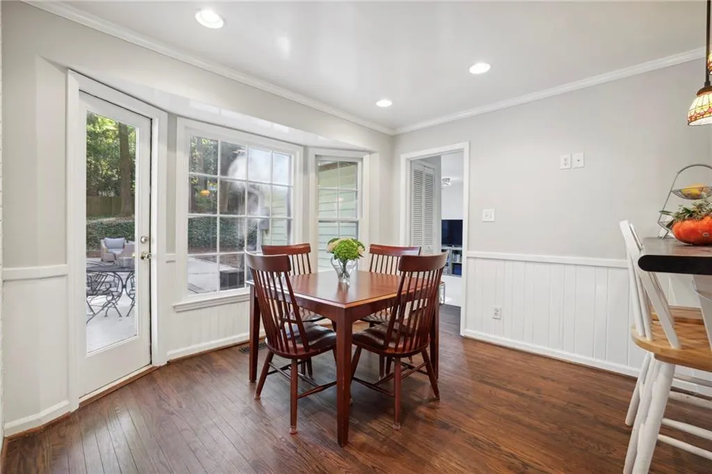 805 Edgewater Trail, Sandy Springs, Georgia 30328, 5 Bedrooms Bedrooms, ,3 BathroomsBathrooms,Residential,Sold,805 Edgewater Trail,7137208