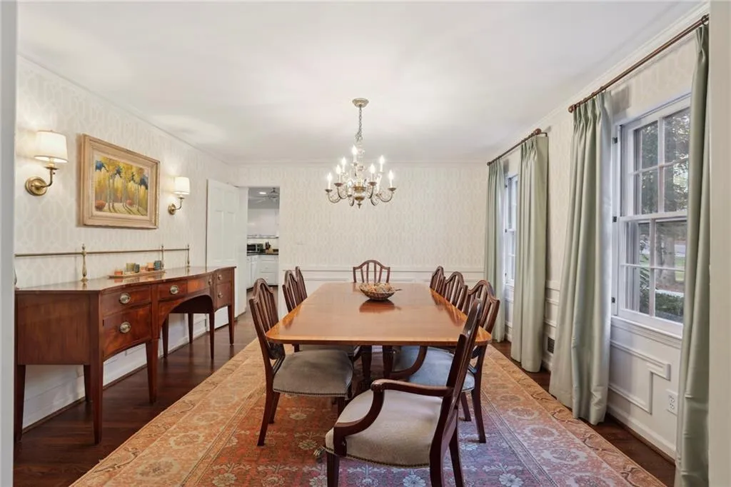 805 Edgewater Trail, Sandy Springs, Georgia 30328, 5 Bedrooms Bedrooms, ,3 BathroomsBathrooms,Residential,Sold,805 Edgewater Trail,7137208