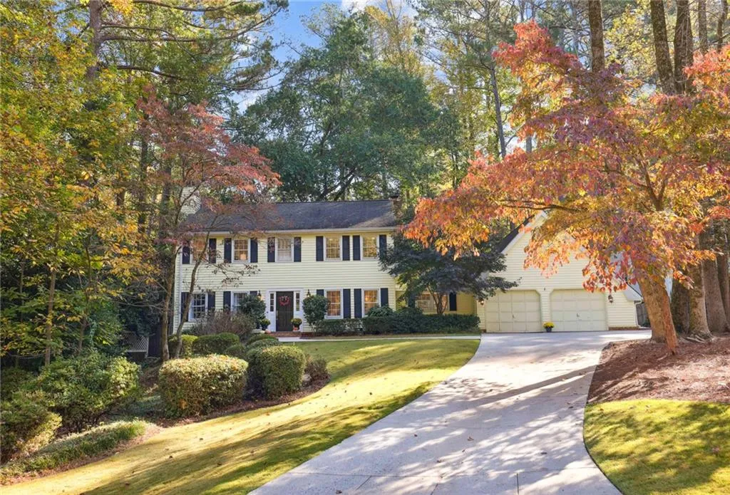 805 Edgewater Trail, Sandy Springs, Georgia 30328, 5 Bedrooms Bedrooms, ,3 BathroomsBathrooms,Residential,Sold,805 Edgewater Trail,7137208