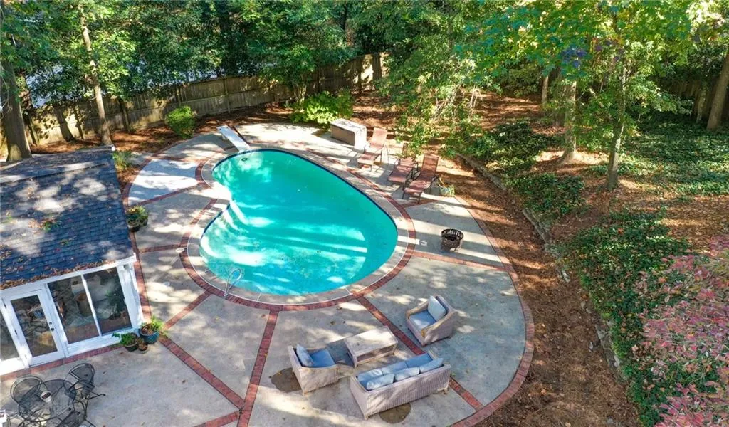 805 Edgewater Trail, Sandy Springs, Georgia 30328, 5 Bedrooms Bedrooms, ,3 BathroomsBathrooms,Residential,Sold,805 Edgewater Trail,7137208