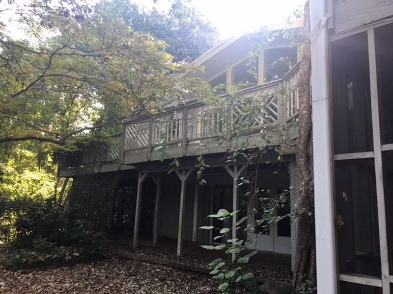 5090 Riverview Road, Atlanta, Georgia 30327, 4 Bedrooms Bedrooms, ,3 BathroomsBathrooms,Residential,Sold,5090 Riverview Road,6075343