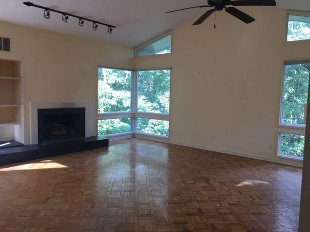 5090 Riverview Road, Atlanta, Georgia 30327, 4 Bedrooms Bedrooms, ,3 BathroomsBathrooms,Residential,Sold,5090 Riverview Road,6075343
