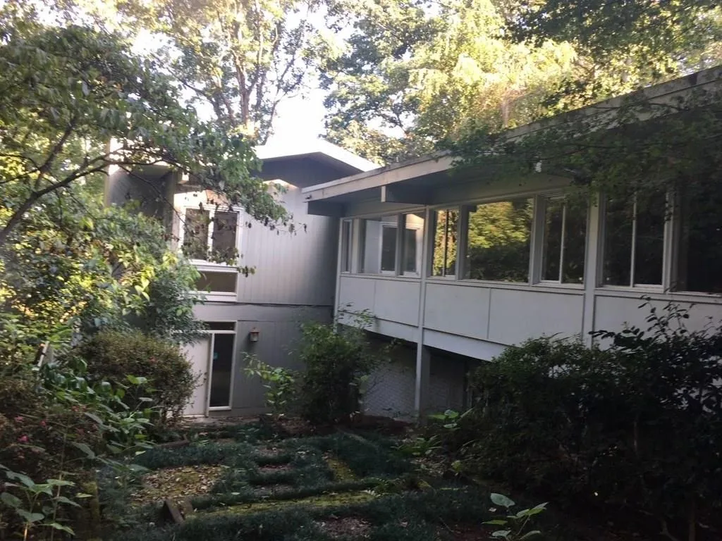 5090 Riverview Road, Atlanta, Georgia 30327, 4 Bedrooms Bedrooms, ,3 BathroomsBathrooms,Residential,Sold,5090 Riverview Road,6075343