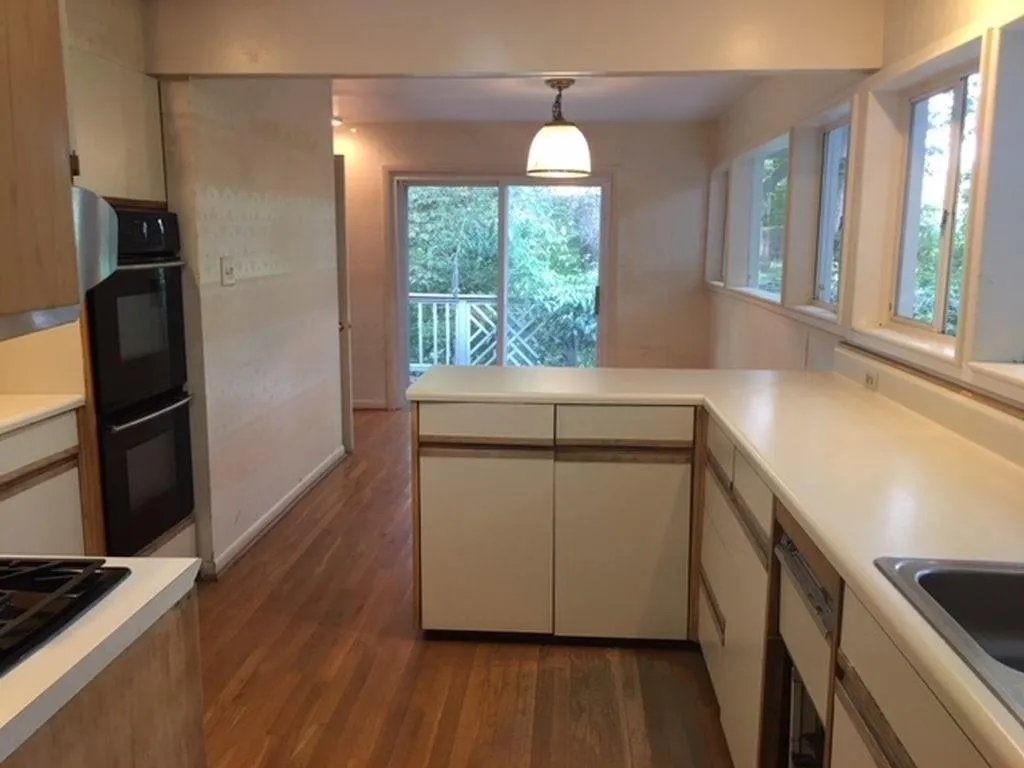 5090 Riverview Road, Atlanta, Georgia 30327, 4 Bedrooms Bedrooms, ,3 BathroomsBathrooms,Residential,Sold,5090 Riverview Road,6075343