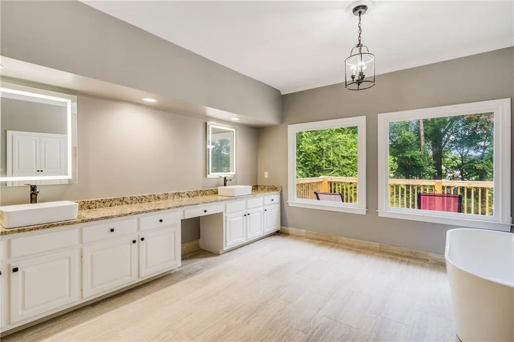 160 Grogans Landing, Sandy Springs, Georgia 30350, 5 Bedrooms Bedrooms, ,5 BathroomsBathrooms,Residential,Sold,160 Grogans Landing,6934950