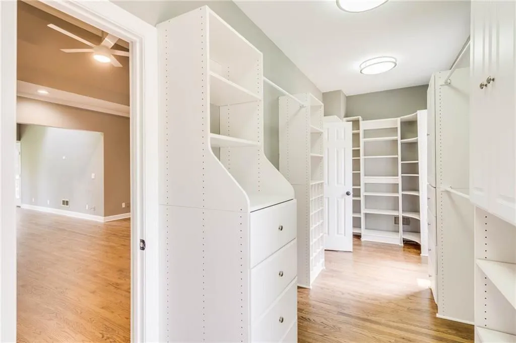 160 Grogans Landing, Sandy Springs, Georgia 30350, 5 Bedrooms Bedrooms, ,5 BathroomsBathrooms,Residential,Sold,160 Grogans Landing,6934950