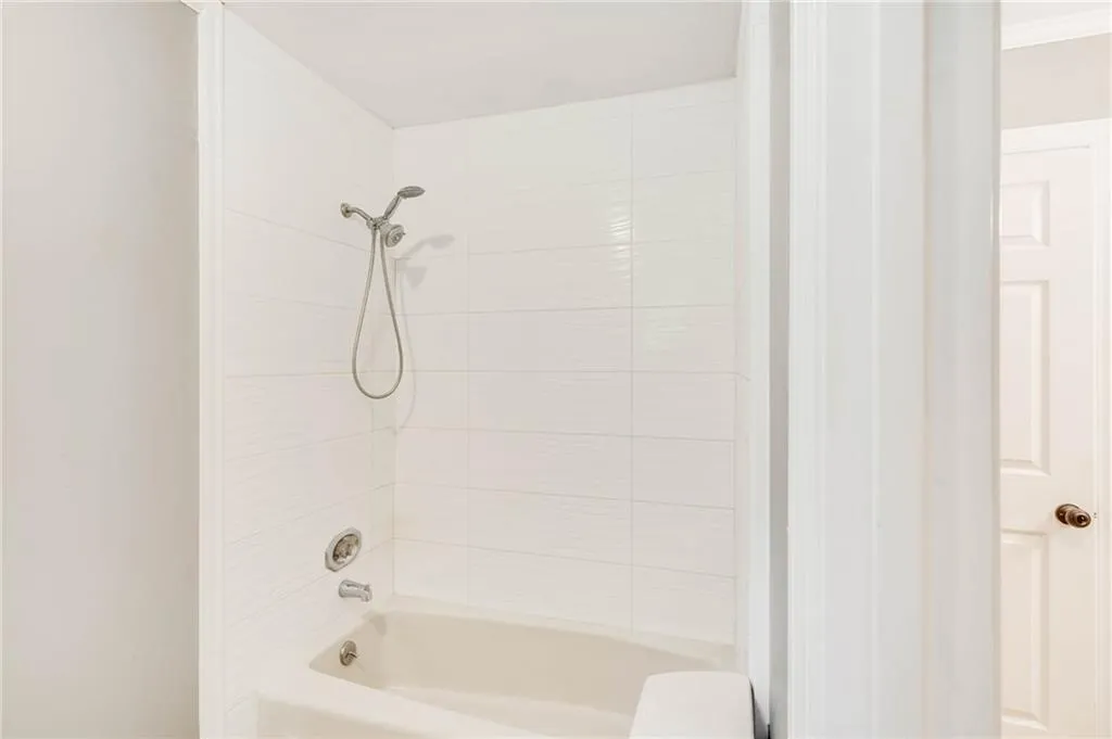 160 Grogans Landing, Sandy Springs, Georgia 30350, 5 Bedrooms Bedrooms, ,5 BathroomsBathrooms,Residential,Sold,160 Grogans Landing,6934950