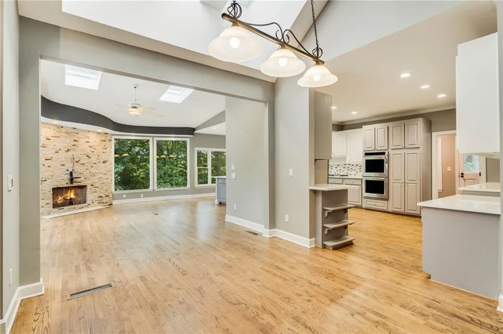 160 Grogans Landing, Sandy Springs, Georgia 30350, 5 Bedrooms Bedrooms, ,5 BathroomsBathrooms,Residential,Sold,160 Grogans Landing,6934950