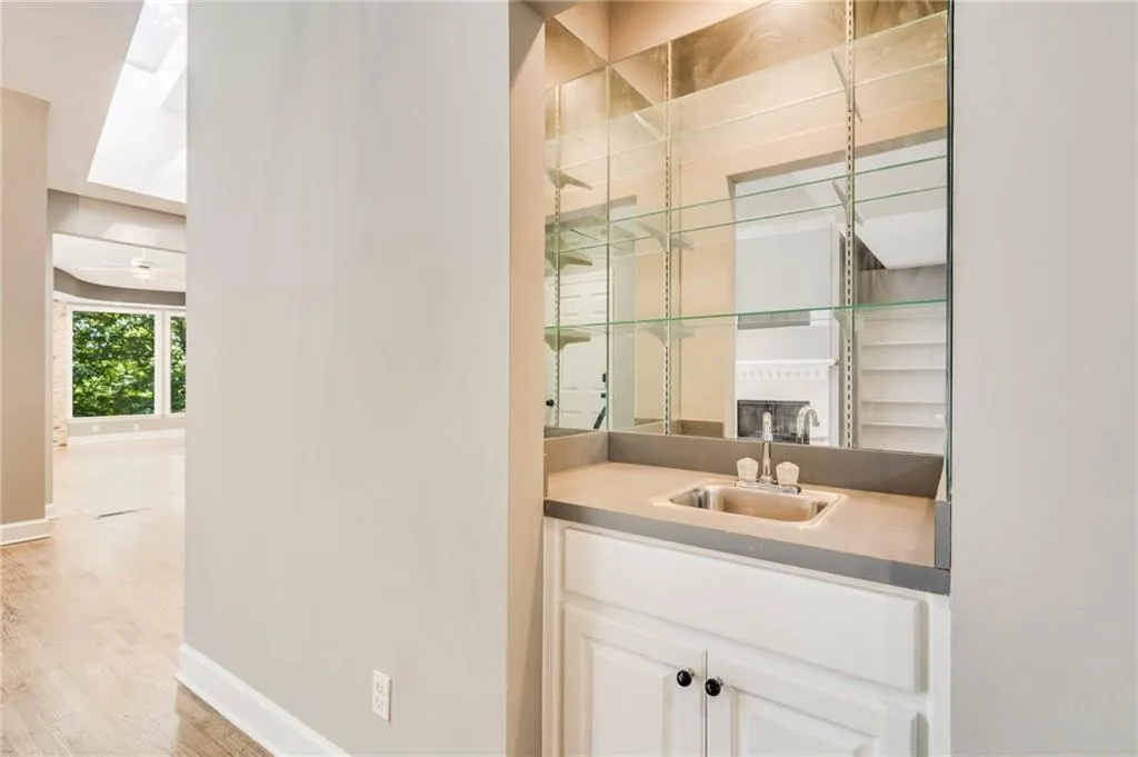 160 Grogans Landing, Sandy Springs, Georgia 30350, 5 Bedrooms Bedrooms, ,5 BathroomsBathrooms,Residential,Sold,160 Grogans Landing,6934950