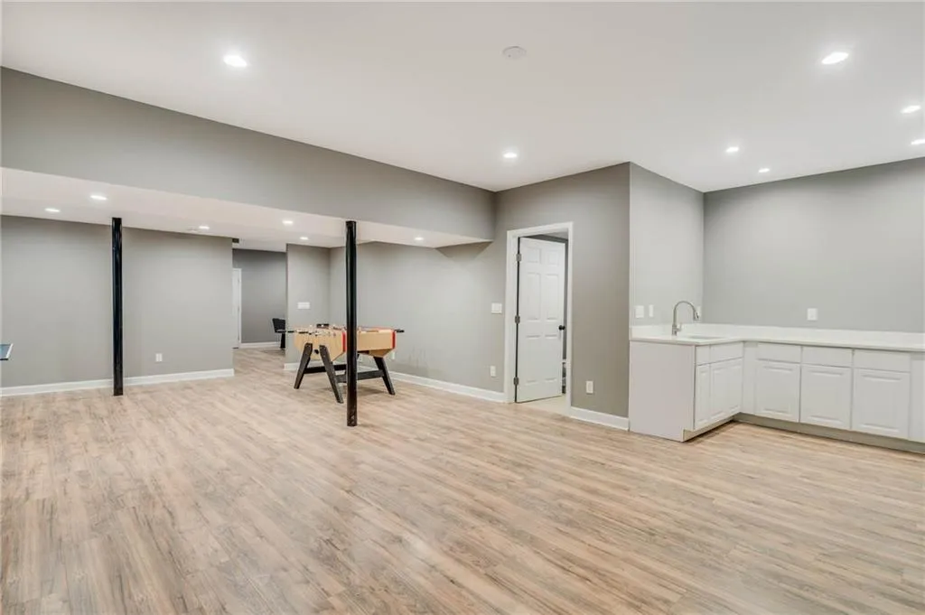 160 Grogans Landing, Sandy Springs, Georgia 30350, 5 Bedrooms Bedrooms, ,5 BathroomsBathrooms,Residential,Sold,160 Grogans Landing,6934950