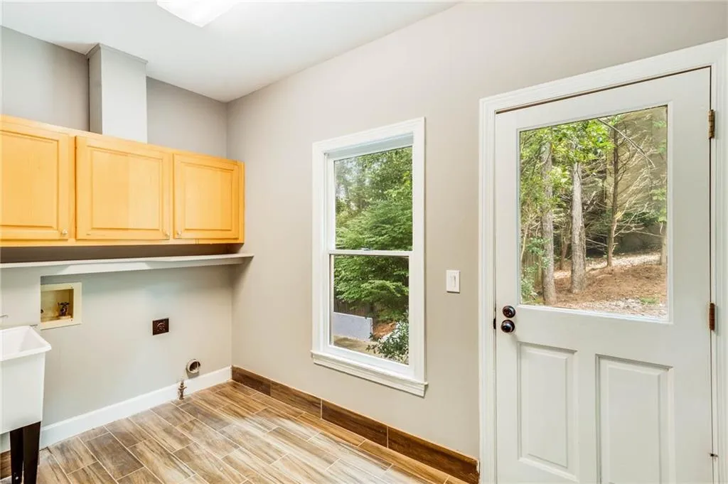 160 Grogans Landing, Sandy Springs, Georgia 30350, 5 Bedrooms Bedrooms, ,5 BathroomsBathrooms,Residential,Sold,160 Grogans Landing,6934950