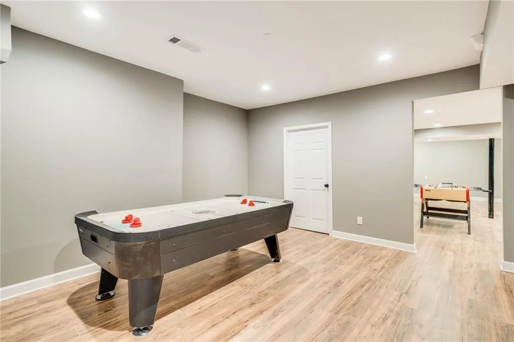 160 Grogans Landing, Sandy Springs, Georgia 30350, 5 Bedrooms Bedrooms, ,5 BathroomsBathrooms,Residential,Sold,160 Grogans Landing,6934950