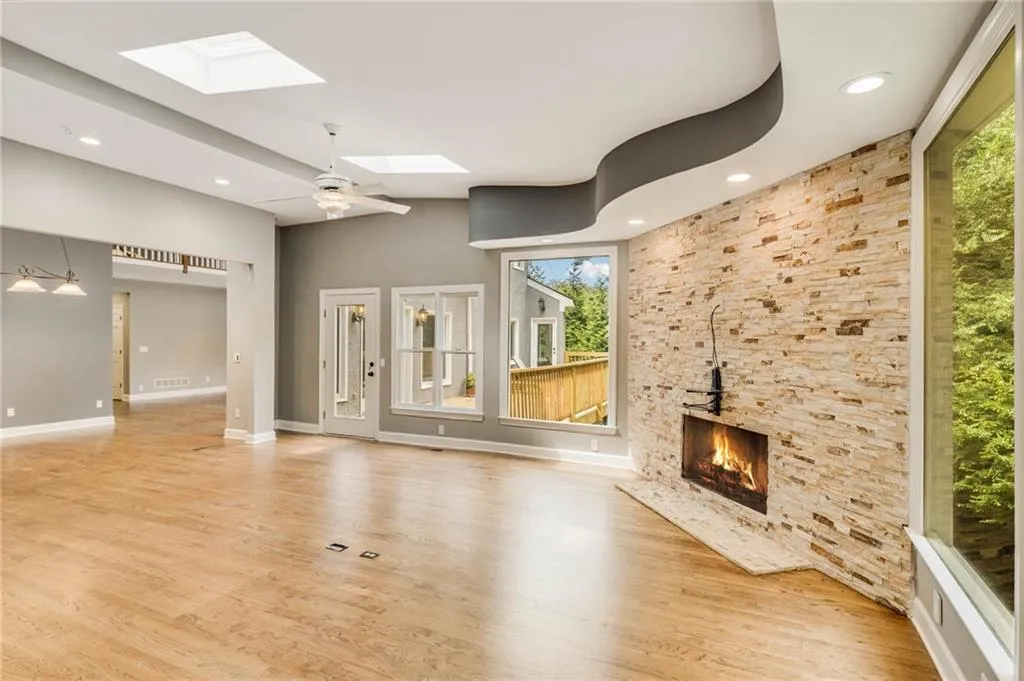 160 Grogans Landing, Sandy Springs, Georgia 30350, 5 Bedrooms Bedrooms, ,5 BathroomsBathrooms,Residential,Sold,160 Grogans Landing,6934950