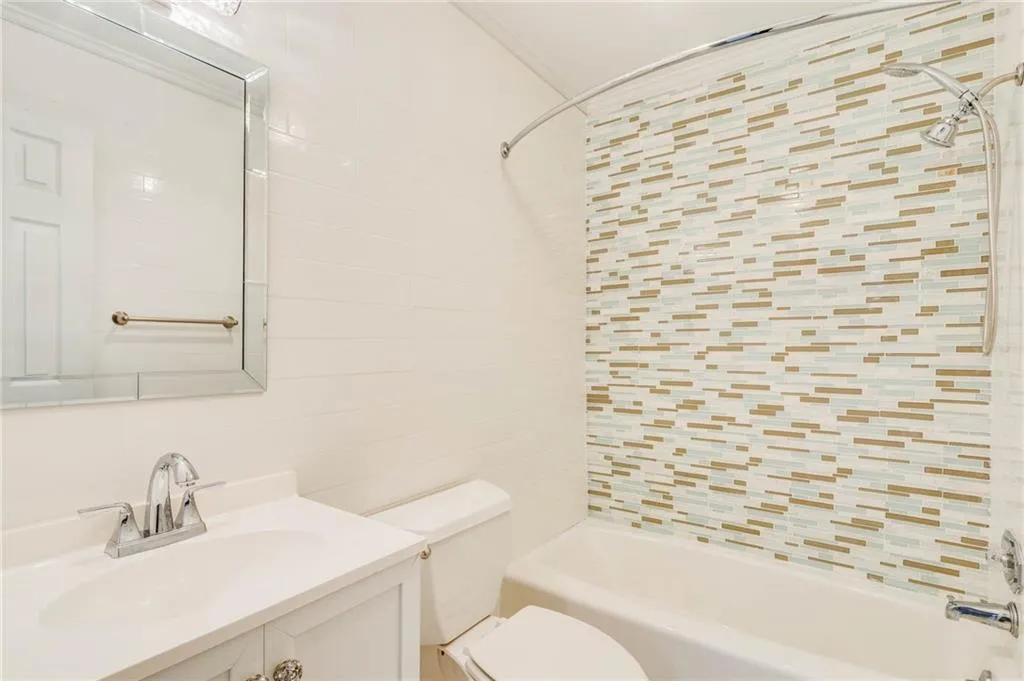 160 Grogans Landing, Sandy Springs, Georgia 30350, 5 Bedrooms Bedrooms, ,5 BathroomsBathrooms,Residential,Sold,160 Grogans Landing,6934950