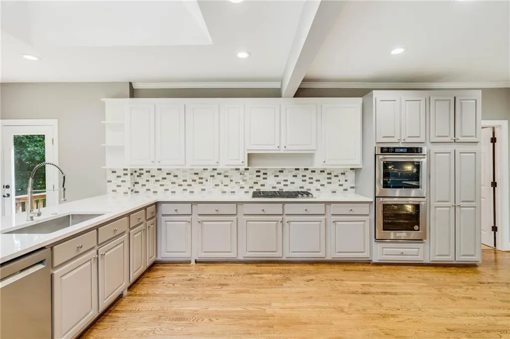 160 Grogans Landing, Sandy Springs, Georgia 30350, 5 Bedrooms Bedrooms, ,5 BathroomsBathrooms,Residential,Sold,160 Grogans Landing,6934950