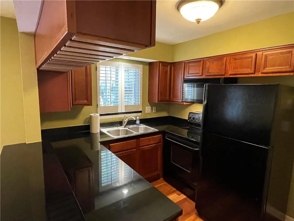 6940 Roswell Road Unit 22c, Sandy Springs, Georgia 30328, 2 Bedrooms Bedrooms, ,1 BathroomBathrooms,Residential,Sold,6940 Roswell Road Unit 22c,6959650