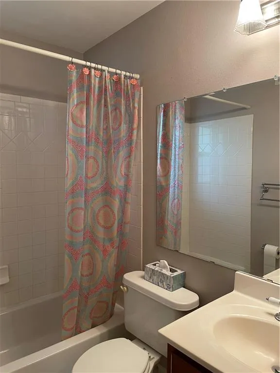 6940 Roswell Road Unit 22c, Sandy Springs, Georgia 30328, 2 Bedrooms Bedrooms, ,1 BathroomBathrooms,Residential,Sold,6940 Roswell Road Unit 22c,6959650