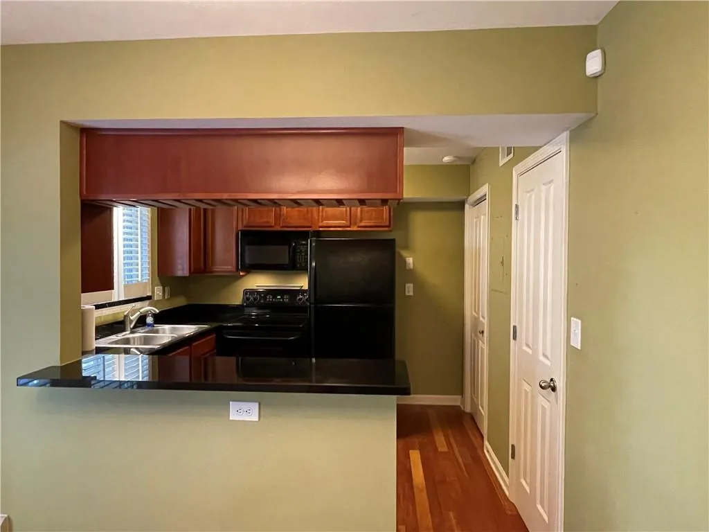 6940 Roswell Road Unit 22c, Sandy Springs, Georgia 30328, 2 Bedrooms Bedrooms, ,1 BathroomBathrooms,Residential,Sold,6940 Roswell Road Unit 22c,6959650