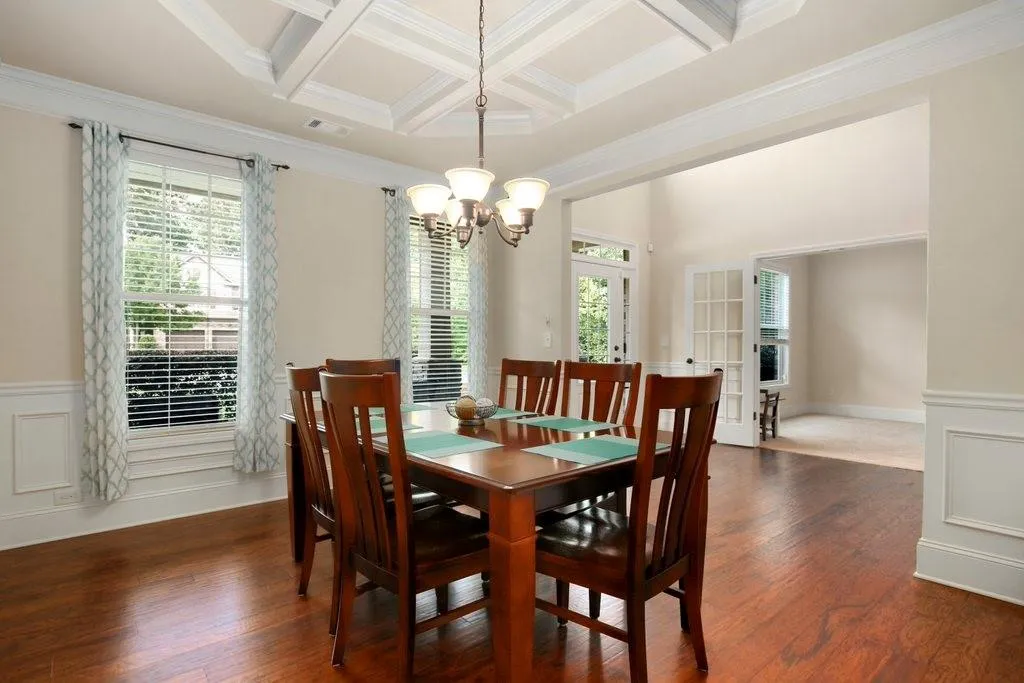 7770 Stratford Lane, Sandy Springs, Georgia 30350, 5 Bedrooms Bedrooms, ,3 BathroomsBathrooms,Residential,Sold,7770 Stratford Lane,7087813
