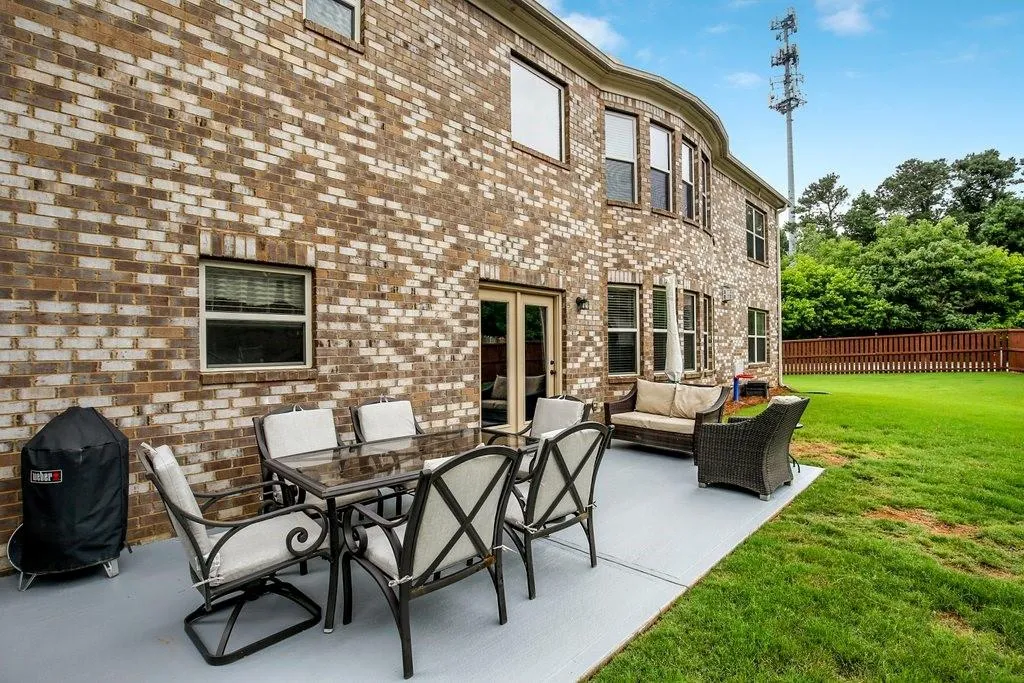 7770 Stratford Lane, Sandy Springs, Georgia 30350, 5 Bedrooms Bedrooms, ,3 BathroomsBathrooms,Residential,Sold,7770 Stratford Lane,7087813