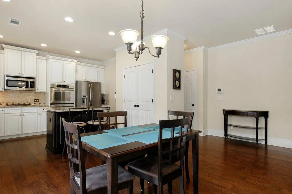7770 Stratford Lane, Sandy Springs, Georgia 30350, 5 Bedrooms Bedrooms, ,3 BathroomsBathrooms,Residential,Sold,7770 Stratford Lane,7087813