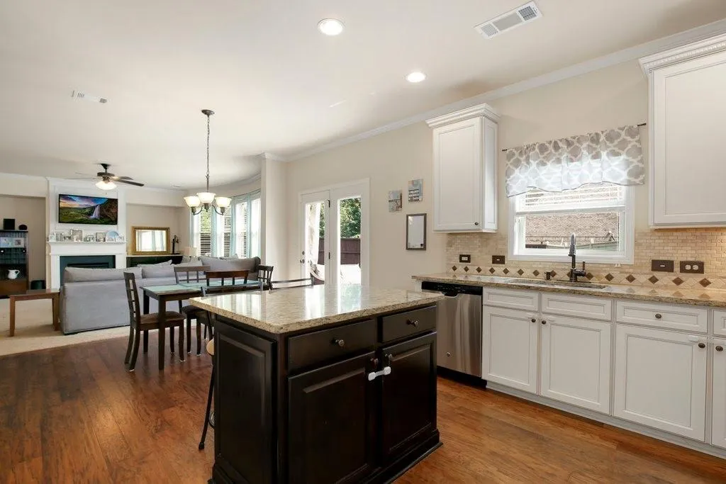 7770 Stratford Lane, Sandy Springs, Georgia 30350, 5 Bedrooms Bedrooms, ,3 BathroomsBathrooms,Residential,Sold,7770 Stratford Lane,7087813