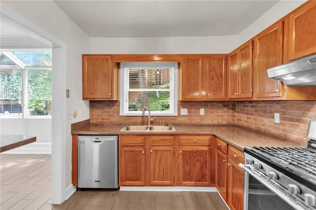 7500 Roswell Road Unit 4, Sandy Springs, Georgia 30350, 2 Bedrooms Bedrooms, ,2 BathroomsBathrooms,Residential,Sold,7500 Roswell Road Unit 4,7094652