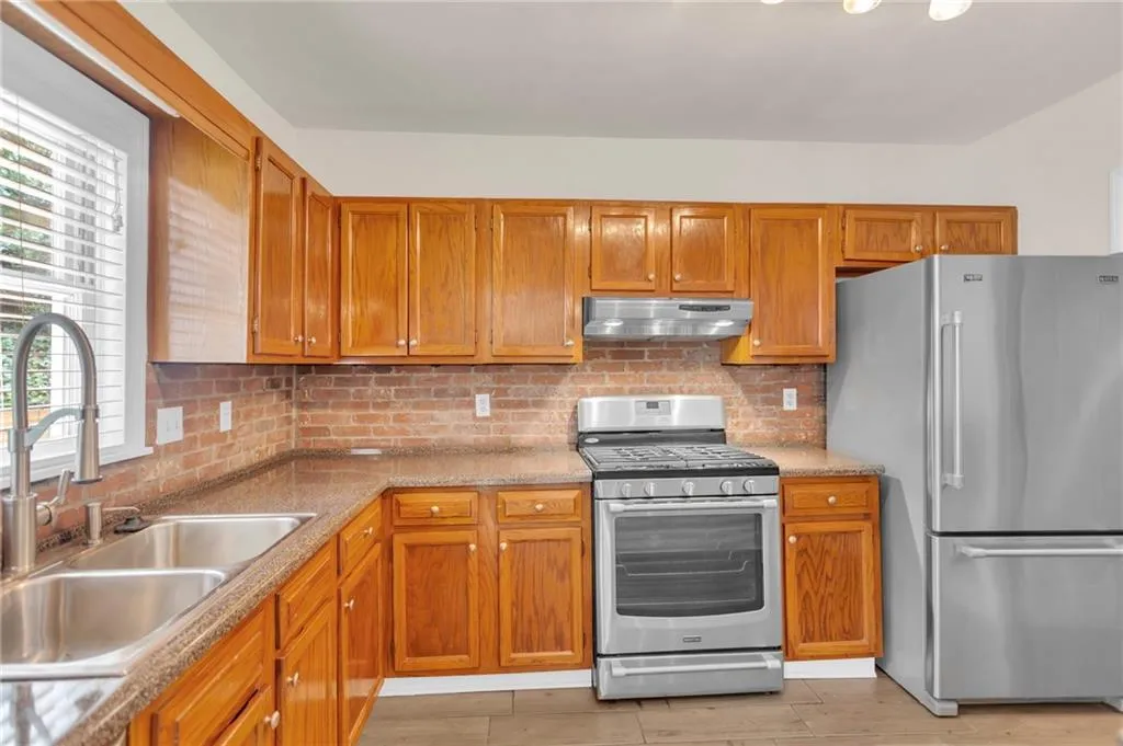 7500 Roswell Road Unit 4, Sandy Springs, Georgia 30350, 2 Bedrooms Bedrooms, ,2 BathroomsBathrooms,Residential,Sold,7500 Roswell Road Unit 4,7094652