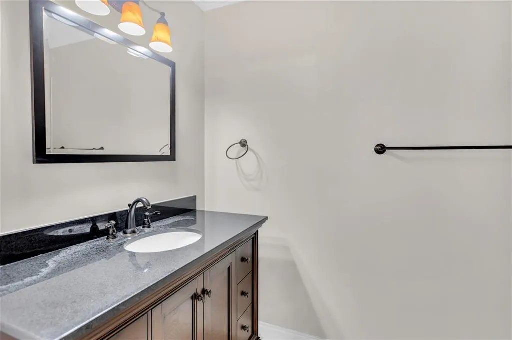 7500 Roswell Road Unit 4, Sandy Springs, Georgia 30350, 2 Bedrooms Bedrooms, ,2 BathroomsBathrooms,Residential,Sold,7500 Roswell Road Unit 4,7094652