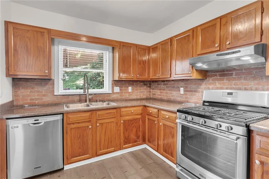 7500 Roswell Road Unit 4, Sandy Springs, Georgia 30350, 2 Bedrooms Bedrooms, ,2 BathroomsBathrooms,Residential,Sold,7500 Roswell Road Unit 4,7094652