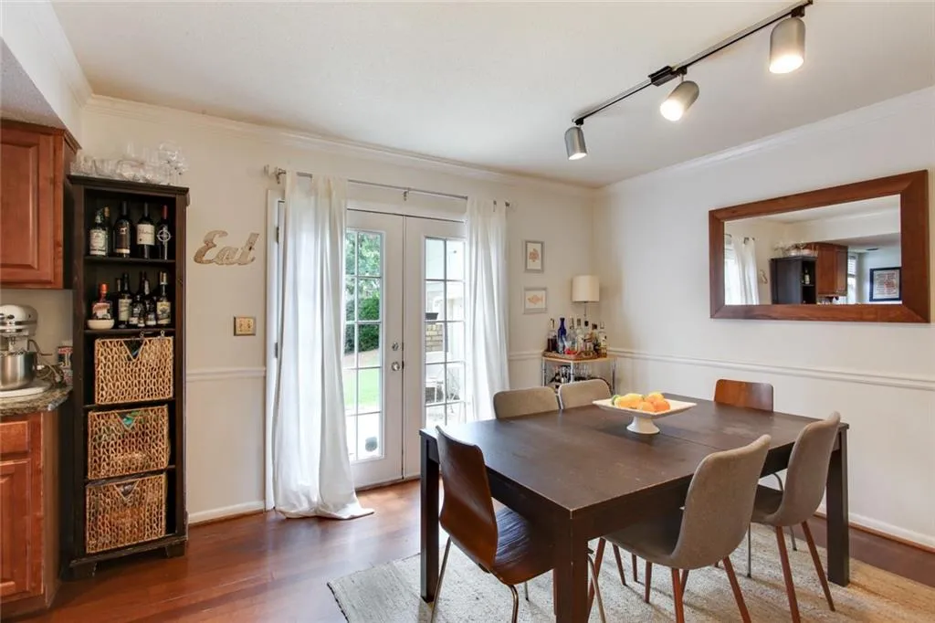 6900 Roswell Road Unit D1, Atlanta, Georgia 30328, 3 Bedrooms Bedrooms, ,2 BathroomsBathrooms,Residential,Sold,6900 Roswell Road Unit D1,6905499