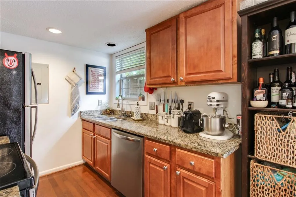 6900 Roswell Road Unit D1, Atlanta, Georgia 30328, 3 Bedrooms Bedrooms, ,2 BathroomsBathrooms,Residential,Sold,6900 Roswell Road Unit D1,6905499