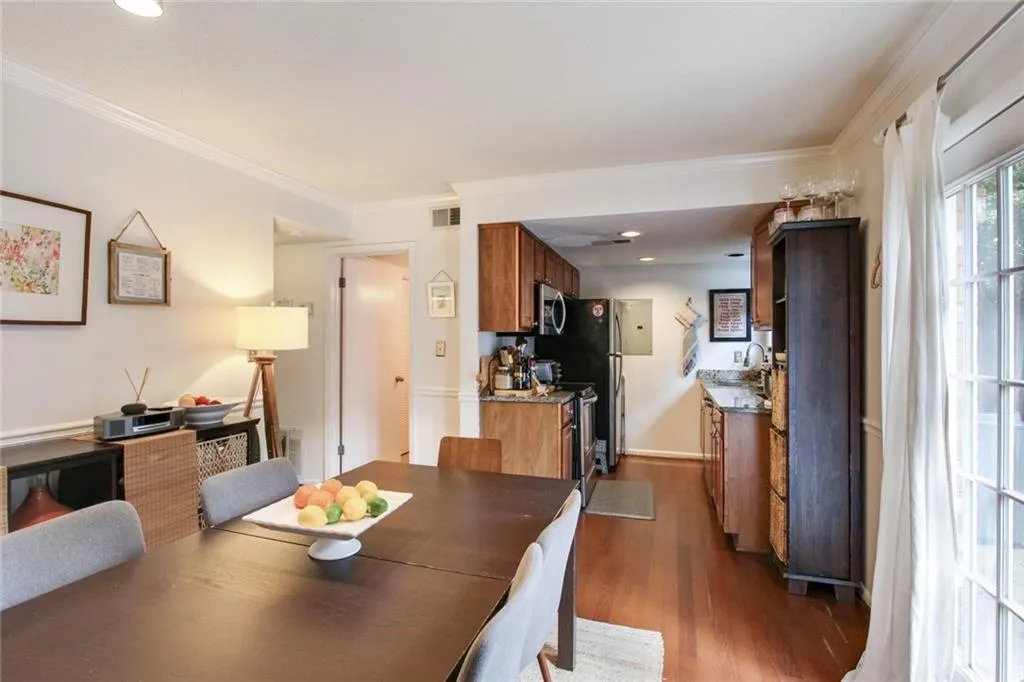 6900 Roswell Road Unit D1, Atlanta, Georgia 30328, 3 Bedrooms Bedrooms, ,2 BathroomsBathrooms,Residential,Sold,6900 Roswell Road Unit D1,6905499