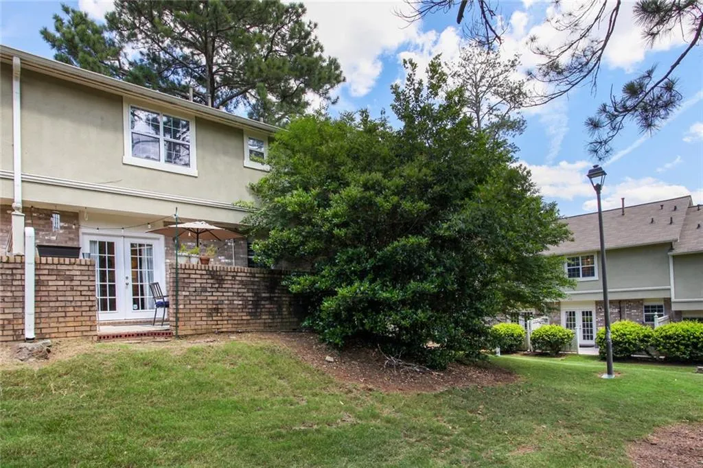 6900 Roswell Road Unit D1, Atlanta, Georgia 30328, 3 Bedrooms Bedrooms, ,2 BathroomsBathrooms,Residential,Sold,6900 Roswell Road Unit D1,6905499