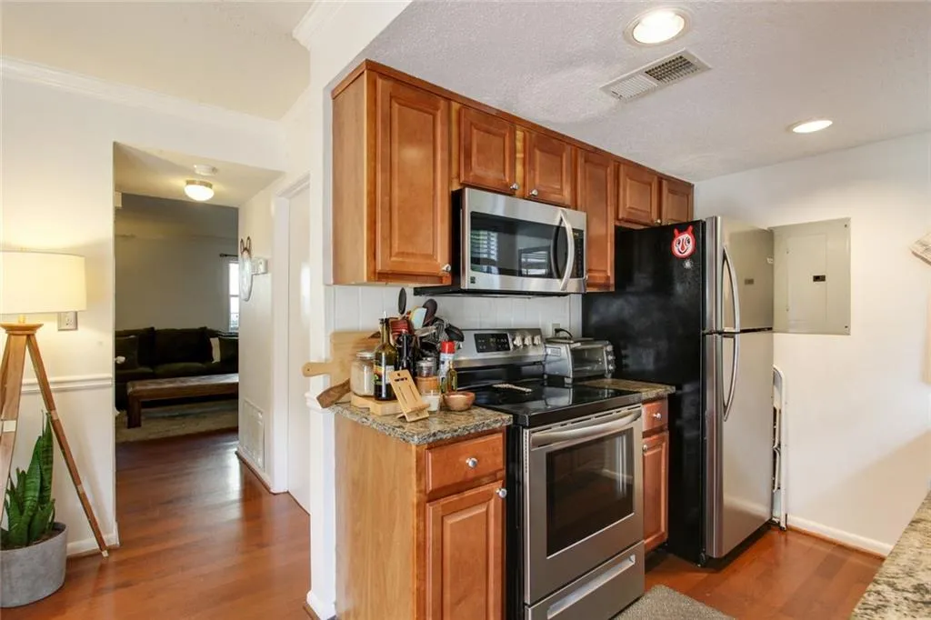 6900 Roswell Road Unit D1, Atlanta, Georgia 30328, 3 Bedrooms Bedrooms, ,2 BathroomsBathrooms,Residential,Sold,6900 Roswell Road Unit D1,6905499